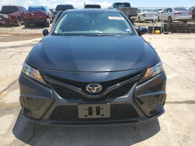 4T1T11AK2RU853954 - 2024 TOYOTA CAMRY SE NIGHT SHADE BLACK photo 5