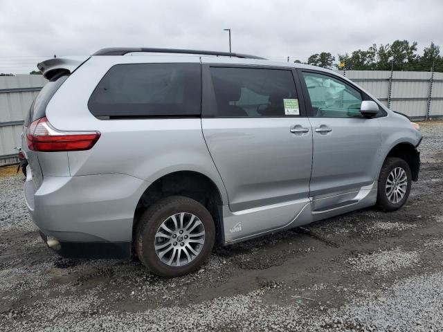 5TDYZ3DC1LS062877 - 2020 TOYOTA SIENNA XLE GRAY photo 3