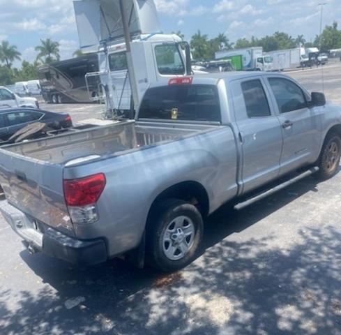 5TFUM5F13DX041299 - 2013 TOYOTA TUNDRA DOUBLE CAB SR5 SILVER photo 4