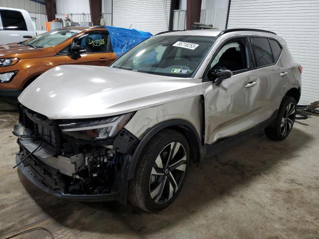 YV4L12UW3P2943015 - 2023 VOLVO XC40 PLUS SILVER photo 1