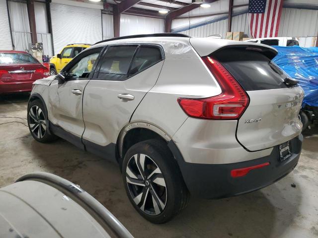 YV4L12UW3P2943015 - 2023 VOLVO XC40 PLUS SILVER photo 2