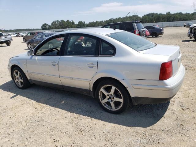 WVWBH63B31P012878 - 2001 VOLKSWAGEN PASSAT GLX SILVER photo 2