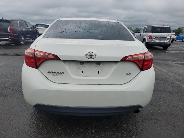 5YFBURHE6JP820270 - 2018 TOYOTA COROLLA L 白色 照片 6