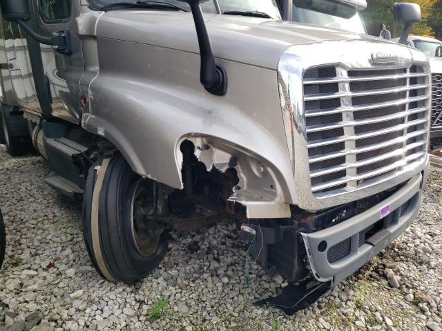 3AKJGLDR4DSBV3902 - 2013 FREIGHTLINER CASCADIA 1 SILVER photo 9