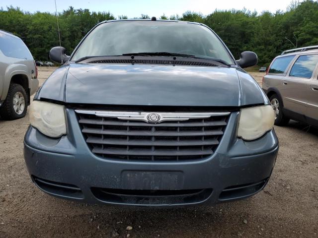 2C4GP44R55R402409 - 2005 CHRYSLER TOWN & COU LX BLUE photo 5