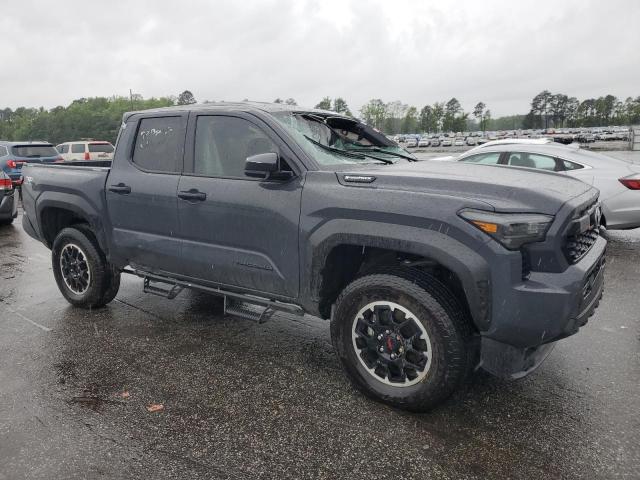 3TYLC5LN5RT011261 - 2024 TOYOTA TACOMA DOUBLE CAB رمادي صورة 4