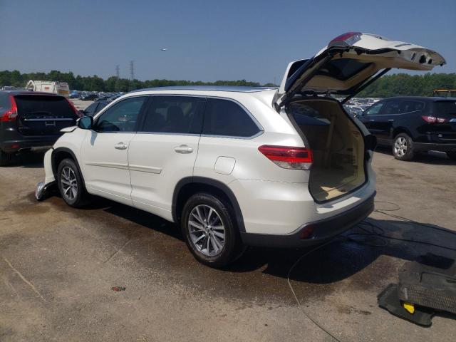 5TDKZRFH9JS539246 - 2018 TOYOTA HIGHLANDER SE WHITE photo 2