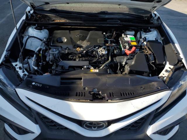 4T1G11AK2MU416059 - 2021 TOYOTA CAMRY SE 白色 照片 11