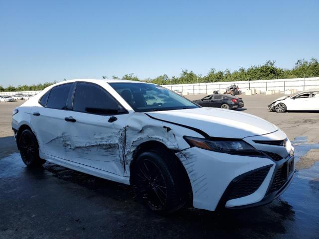 4T1G11AK2MU416059 - 2021 TOYOTA CAMRY SE 白色 照片 4