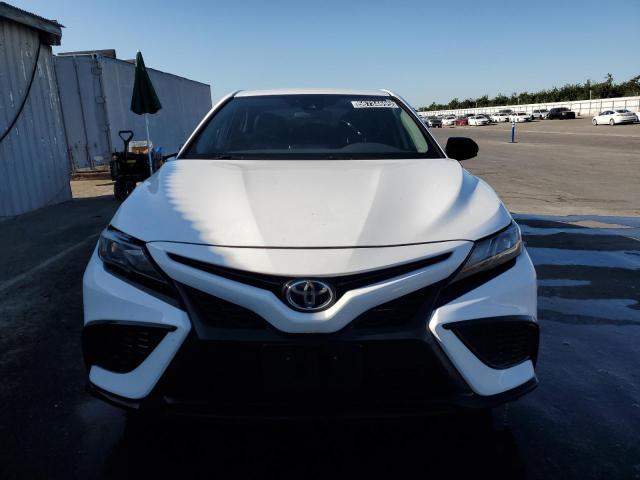 4T1G11AK2MU416059 - 2021 TOYOTA CAMRY SE 白色 照片 5