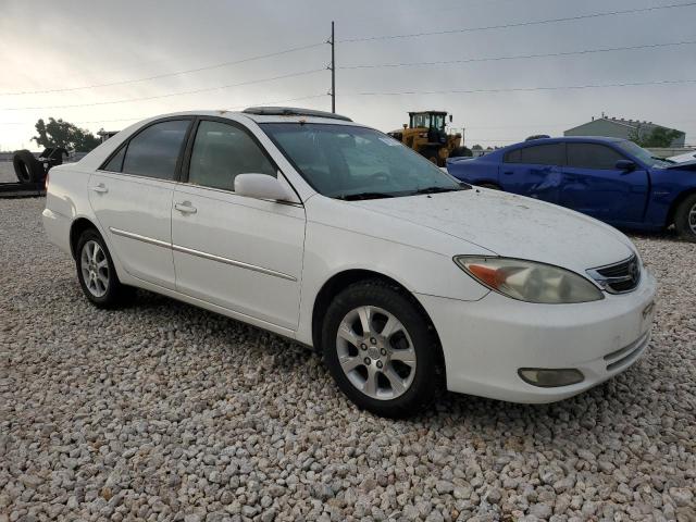 JTDBE32K840262204 - 2004 TOYOTA CAMRY LE WHITE photo 4