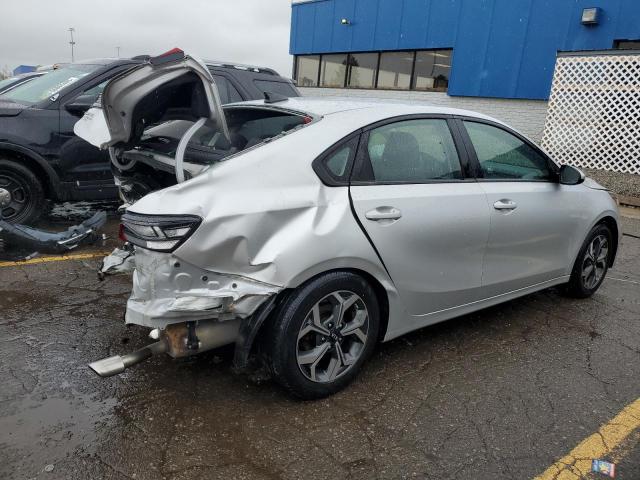 3KPF24AD3KE132998 - 2019 KIA FORTE FE SILVER photo 3