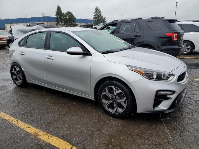 3KPF24AD3KE132998 - 2019 KIA FORTE FE SILVER photo 4