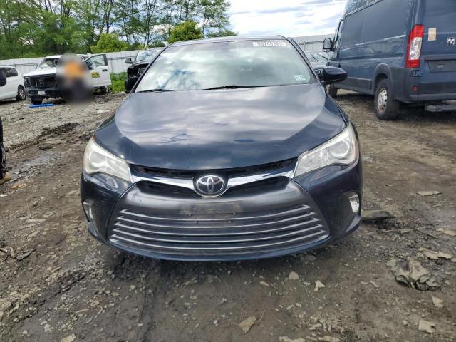 4T1BF1FK8HU375737 - 2017 TOYOTA CAMRY LE BLUE photo 5