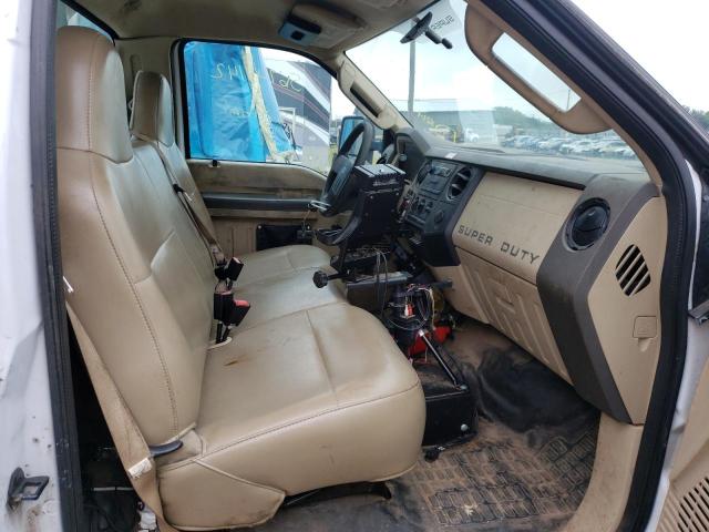 1FD4F47Y68EE09651 - 2008 FORD F450 SUPER DUTY WHITE photo 5