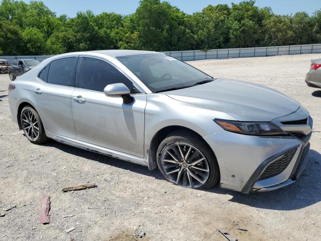 4T1G11AK7RU220805 - 2024 TOYOTA CAMRY SE NIGHT SHADE SILVER photo 4