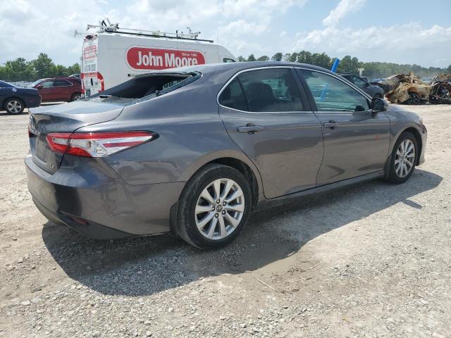 4T1B11HK1JU018174 - 2018 TOYOTA CAMRY L GRAY photo 3