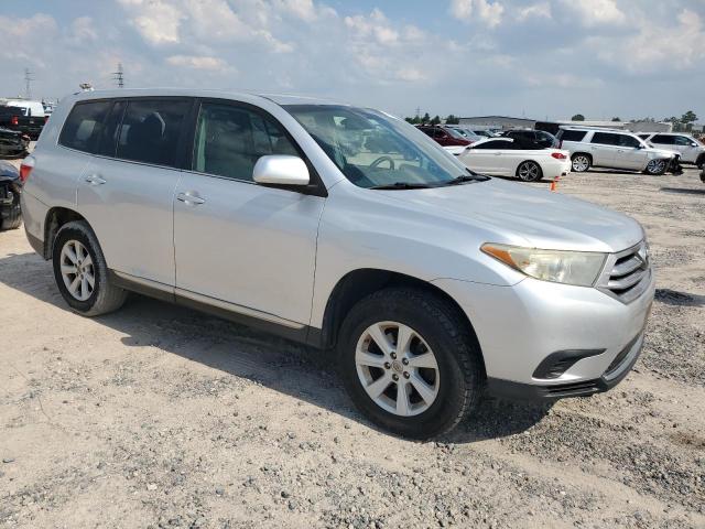 5TDZK3EH4DS106083 - 2013 TOYOTA HIGHLANDER BASE SILVER photo 4