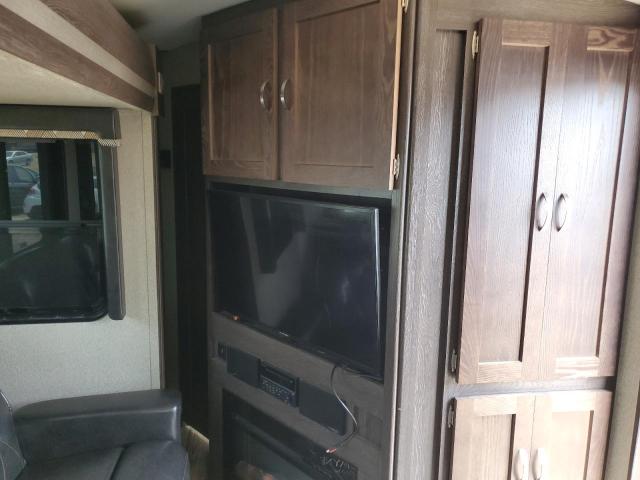 4YDT32528JB453098 - 2018 KEYSTONE OUTBACK TWO TONE photo 5