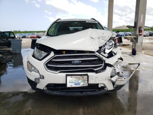 MAJ3P1TE5JC239586 - 2018 FORD ECOSPORT SE WHITE photo 5