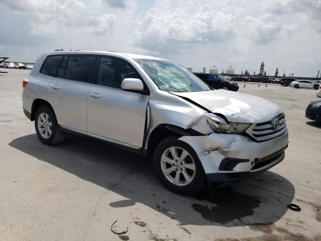 5TDZA3EH8DS045629 - 2013 TOYOTA HIGHLANDER BASE SILVER photo 4