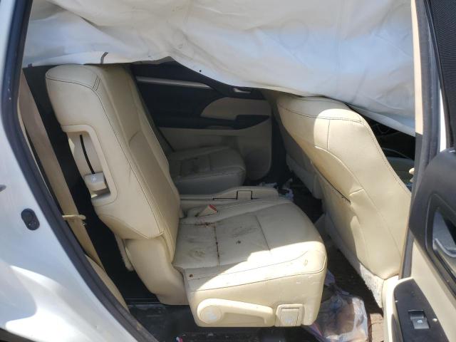 5TDKKRFHXGS135336 - 2016 TOYOTA HIGHLANDER XLE WHITE photo 11