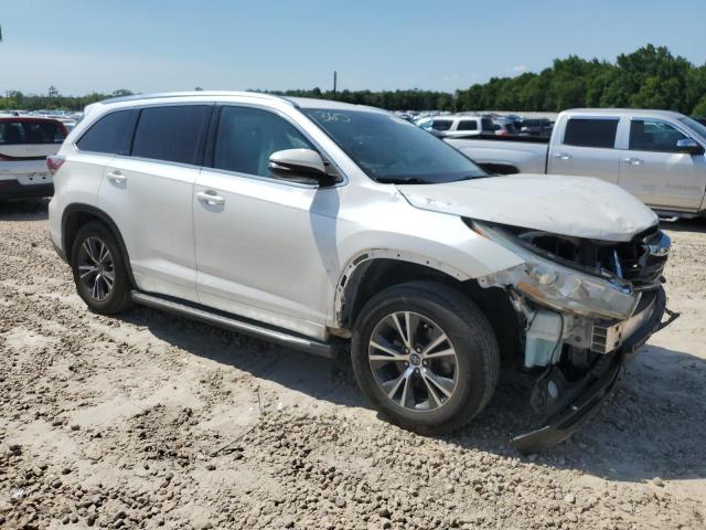 5TDKKRFHXGS135336 - 2016 TOYOTA HIGHLANDER XLE WHITE photo 4