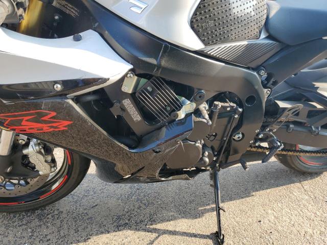 JS1GR7MA6K7100947 - 2019 SUZUKI GSX-R750 WHITE photo 7