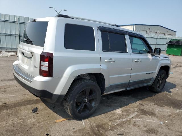 1J4NF4GB8BD191689 - 2011 JEEP PATRIOT LATITUDE SILVER photo 3