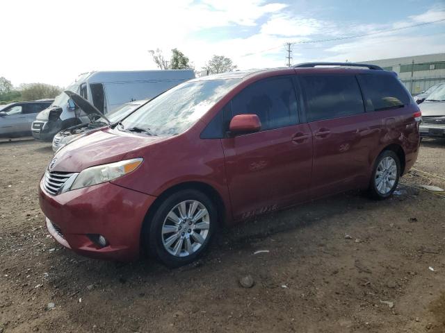 2013 TOYOTA SIENNA XLE, null