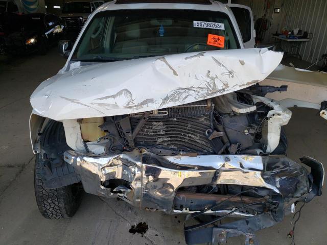 5N1AA08B94N737077 - 2004 NISSAN ARMADA SE WHITE photo 12