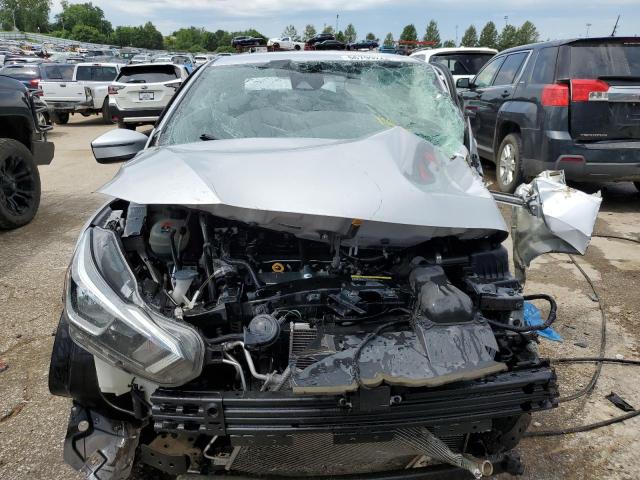 3N1CN8EV6ML832486 - 2021 NISSAN VERSA SV SILVER photo 5