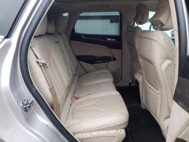 5LMCJ3C97HUL46775 - 2017 LINCOLN MKC RESERVE SILVER photo 11