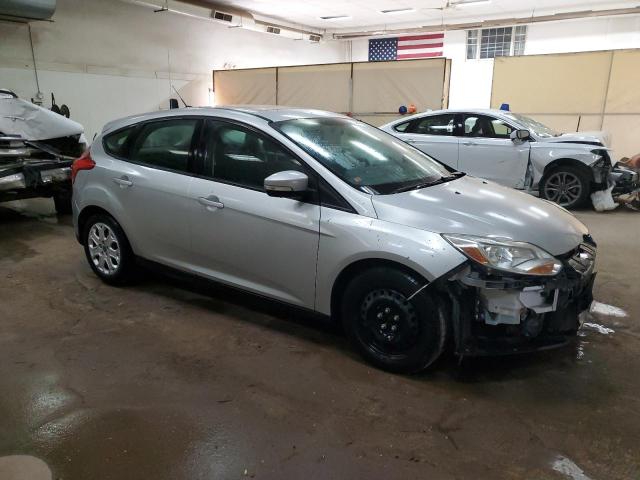 1FAHP3K23CL270119 - 2012 FORD FOCUS SE SILVER photo 4