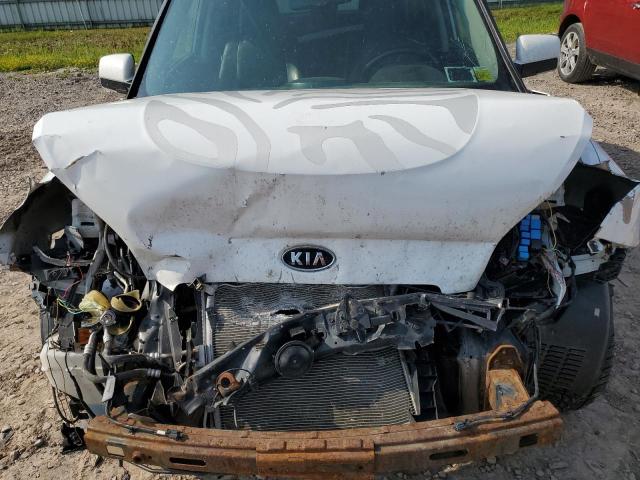 KNDJT2A27B7729842 - 2011 KIA SOUL + WHITE photo 11