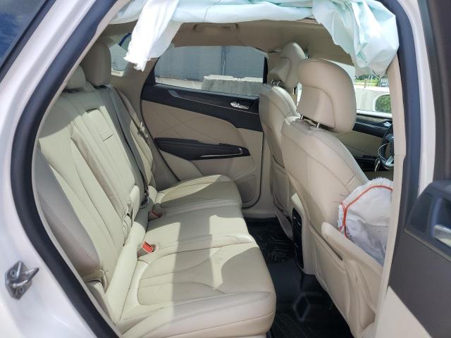 5LMCJ3C94JUL03937 - 2018 LINCOLN MKC RESERVE WHITE photo 11