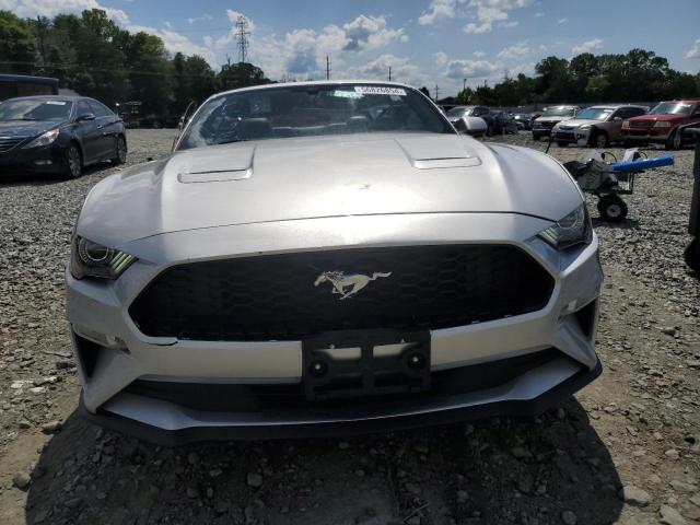 1FATP8UH6J5143486 - 2018 FORD MUSTANG SILVER photo 5