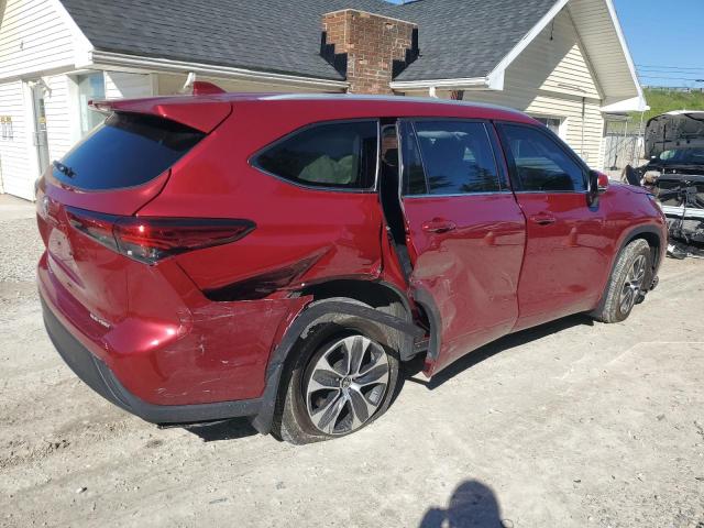 5TDGZRBH8NS574250 - 2022 TOYOTA HIGHLANDER XLE MAROON photo 3