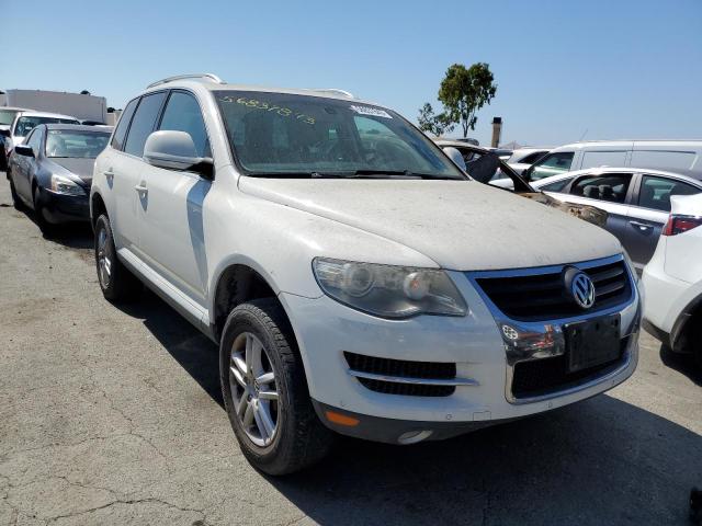 WVGBE77L99D032174 - 2009 VOLKSWAGEN TOUAREG 2 V6 WHITE photo 4