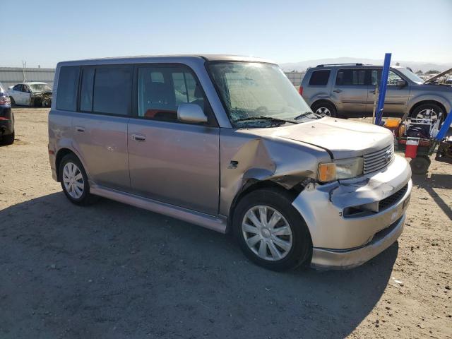JTLKT324350213232 - 2005 TOYOTA SCION XB SILVER photo 4