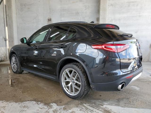 ZASFAKPN5J7B71072 - 2018 ALFA ROMEO STELVIO SPORT Schwarz Foto 2
