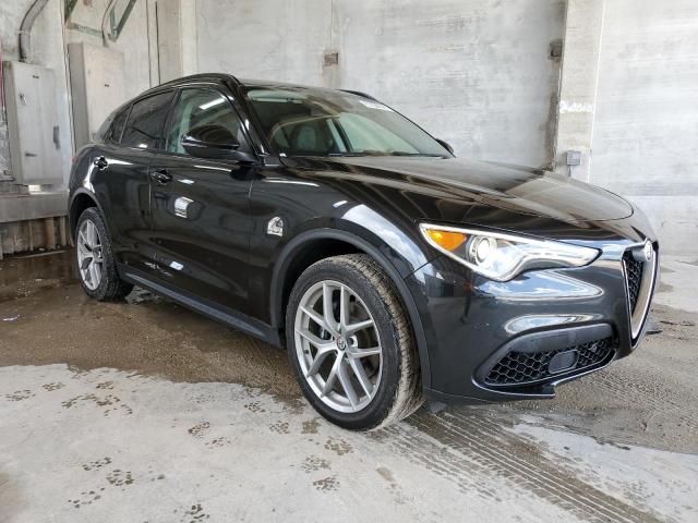 ZASFAKPN5J7B71072 - 2018 ALFA ROMEO STELVIO SPORT BLACK photo 4