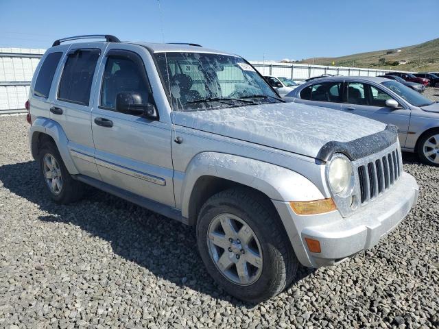 1J8GL58K35W678957 - 2005 JEEP LIBERTY LIMITED SILVER photo 4