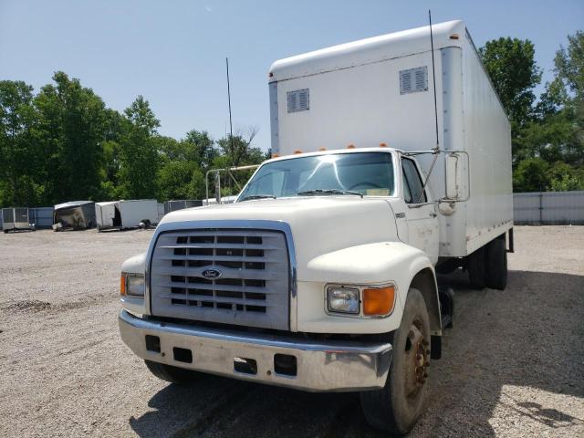 1FDNF80C5WVA28932 - 1998 FORD F800 WHITE photo 2