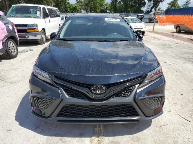 4T1G11AK8PU811691 - 2023 TOYOTA CAMRY SE NIGHT SHADE BLACK photo 5