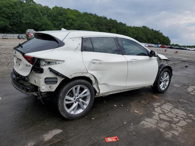 SJKCH5CP8JA052464 - 2018 INFINITI QX30 BASE WHITE photo 3