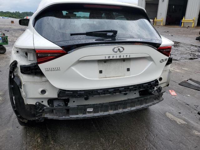 SJKCH5CP8JA052464 - 2018 INFINITI QX30 BASE WHITE photo 6