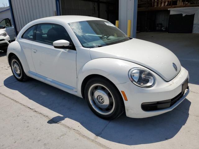 3VWHX7AT3DM613259 - 2013 VOLKSWAGEN BEETLE WHITE photo 4