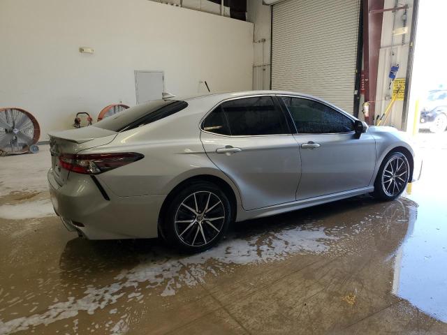 4T1G11AKXPU819100 - 2023 TOYOTA CAMRY SE NIGHT SHADE SILVER photo 3