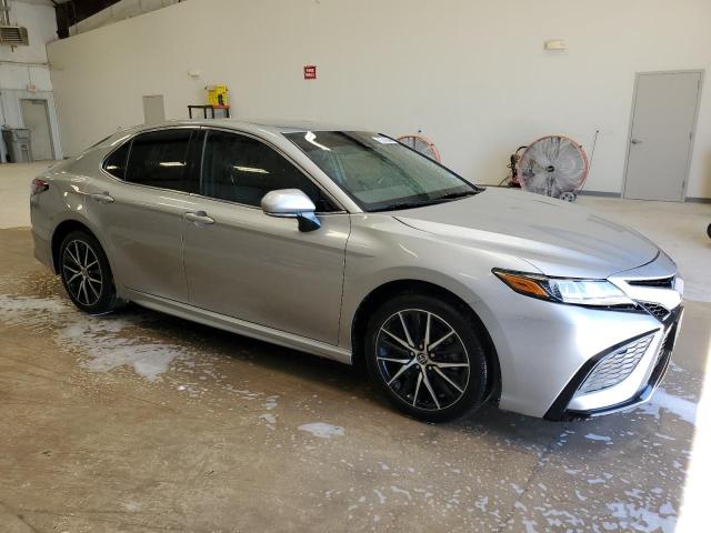 4T1G11AKXPU819100 - 2023 TOYOTA CAMRY SE NIGHT SHADE SILVER photo 4